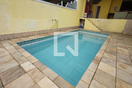 Casa de condomínio à venda com 250m², 4 quartos e 2 vagasPiscina