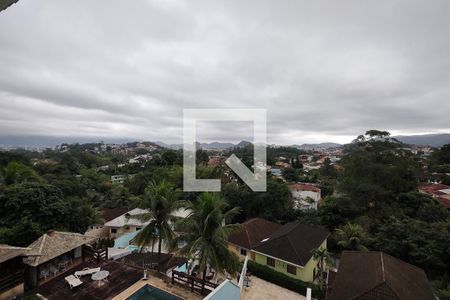 Casa de condomínio à venda com 250m², 4 quartos e 2 vagasVista