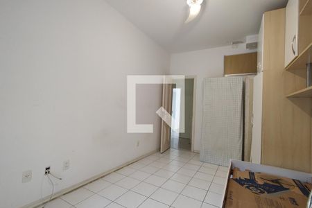 Casa de condomínio à venda com 250m², 4 quartos e 2 vagasQuarto 1 - Armários