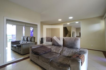 Casa de condomínio à venda com 250m², 4 quartos e 2 vagasSala