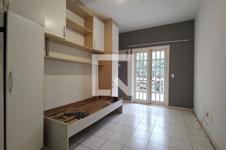 Casa de condomínio à venda com 250m², 4 quartos e 2 vagasQuarto 1 - Armários