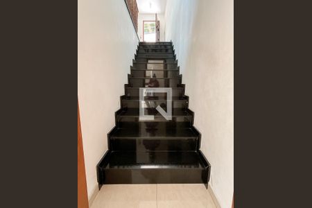 Casa à venda com 270m², 2 quartos e 3 vagasEscada