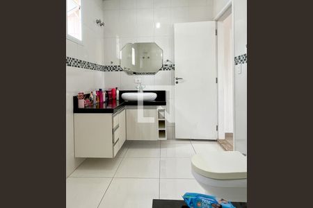 Casa à venda com 270m², 2 quartos e 3 vagasBanheiro da Suíte 2