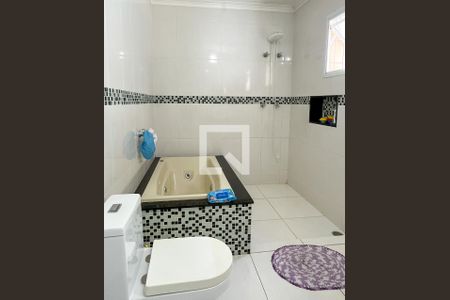 Casa à venda com 270m², 2 quartos e 3 vagasBanheiro da Suíte 2