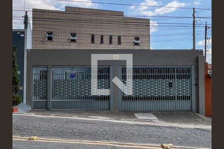 Casa à venda com 270m², 2 quartos e 3 vagasFachada