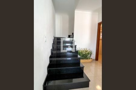 Casa à venda com 270m², 2 quartos e 3 vagasEscada