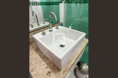 Casa à venda com 270m², 2 quartos e 3 vagasBanheiro da Suíte 1