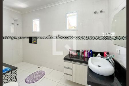 Casa à venda com 270m², 2 quartos e 3 vagasBanheiro da Suíte 2