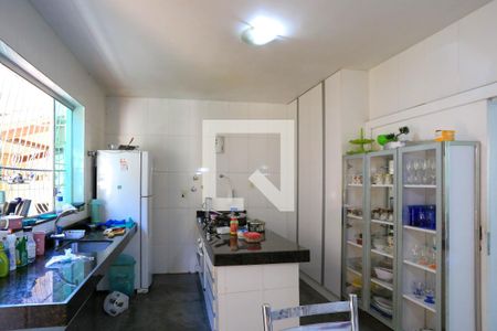 Casa à venda com 409m², 4 quartos e 4 vagas Casa à venda com 409m², 4 quartos e 4 vagasCozinha