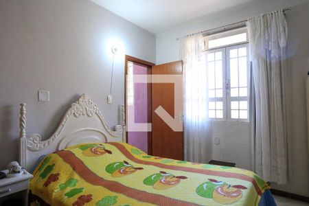 Casa à venda com 409m², 4 quartos e 4 vagas Casa à venda com 409m², 4 quartos e 4 vagasQuarto 3