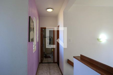 Casa à venda com 409m², 4 quartos e 4 vagas Casa à venda com 409m², 4 quartos e 4 vagasCorredor