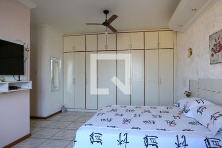 Casa à venda com 409m², 4 quartos e 4 vagas Casa à venda com 409m², 4 quartos e 4 vagasSuíte