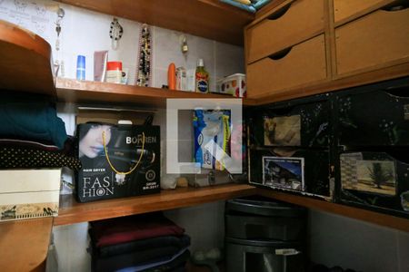 Casa à venda com 409m², 4 quartos e 4 vagas Casa à venda com 409m², 4 quartos e 4 vagasSuíte closet