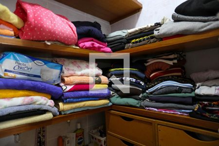 Casa à venda com 409m², 4 quartos e 4 vagas Casa à venda com 409m², 4 quartos e 4 vagasSuíte closet