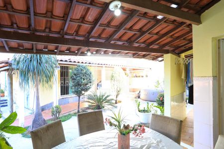 Casa à venda com 409m², 4 quartos e 4 vagas Casa à venda com 409m², 4 quartos e 4 vagasÁrea Externa