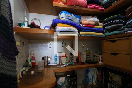 Casa à venda com 409m², 4 quartos e 4 vagas Casa à venda com 409m², 4 quartos e 4 vagasSuíte closet