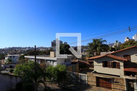 Casa à venda com 409m², 4 quartos e 4 vagas Casa à venda com 409m², 4 quartos e 4 vagasQuarto 3 vista