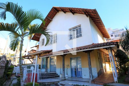 Casa à venda com 409m², 4 quartos e 4 vagas Casa à venda com 409m², 4 quartos e 4 vagasÁrea Externa