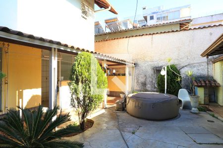 Casa à venda com 409m², 4 quartos e 4 vagas Casa à venda com 409m², 4 quartos e 4 vagasÁrea Externa