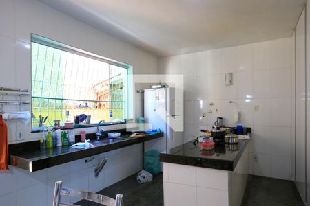 Casa à venda com 409m², 4 quartos e 4 vagas Casa à venda com 409m², 4 quartos e 4 vagasCozinha