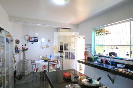 Casa à venda com 409m², 4 quartos e 4 vagas Casa à venda com 409m², 4 quartos e 4 vagasCozinha