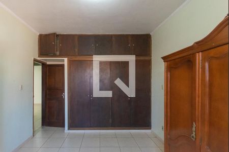 Casa à venda com 133m², 5 quartos e 2 vagasQuarto 4