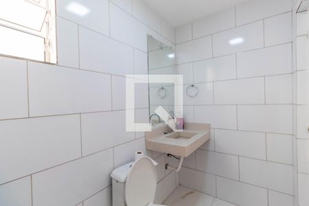 Casa para alugar com 66m², 2 quartos e 2 vagas Casa para alugar com 66m², 2 quartos e 2 vagasBanheiro