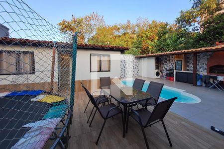 Casa para alugar com 360m², 4 quartos e 2 vagas Casa para alugar com 360m², 4 quartos e 2 vagasQuintal