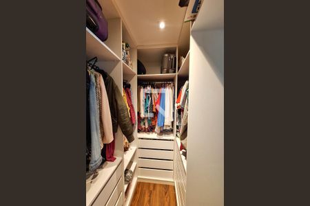 Casa para alugar com 360m², 4 quartos e 2 vagas Casa para alugar com 360m², 4 quartos e 2 vagasCloset da suíte 3