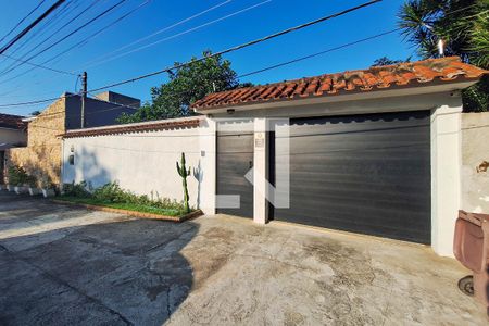 Casa para alugar com 360m², 4 quartos e 2 vagas Casa para alugar com 360m², 4 quartos e 2 vagasFachada