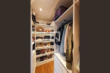 Casa para alugar com 360m², 4 quartos e 2 vagas Casa para alugar com 360m², 4 quartos e 2 vagasCloset da suíte 3