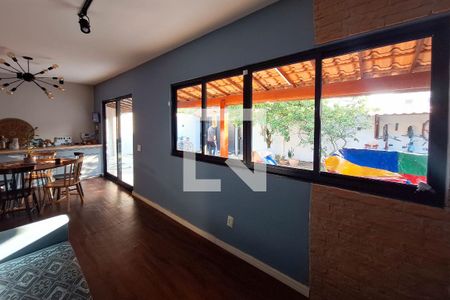 Sala de casa para alugar com 4 quartos, 360m² em Piratininga, Niterói