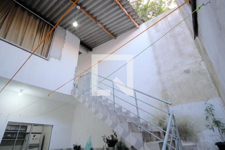 Casa à venda com 260m², 3 quartos e 3 vagasEscada