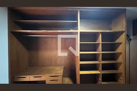 Casa para alugar com 929m², 4 quartos e 4 vagasCloset da suíte 1