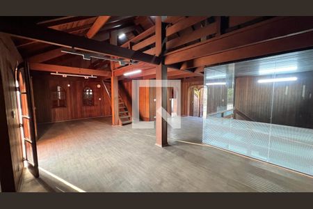 Casa para alugar com 929m², 4 quartos e 4 vagasSótão 