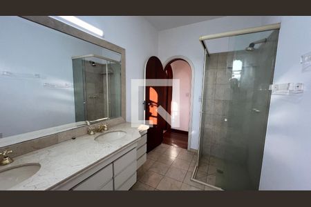 Casa para alugar com 929m², 4 quartos e 4 vagasBanheiro 1