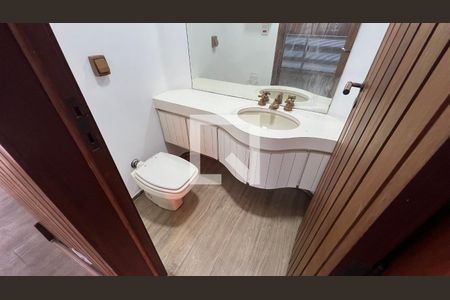 Casa para alugar com 929m², 4 quartos e 4 vagasLavabo do sótão 