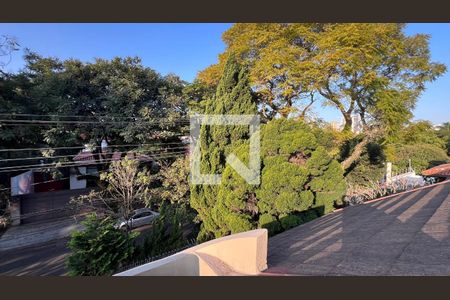 Casa para alugar com 929m², 4 quartos e 4 vagasSacada 