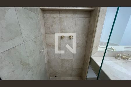 Casa para alugar com 929m², 4 quartos e 4 vagasBanheiro da Suíte 1