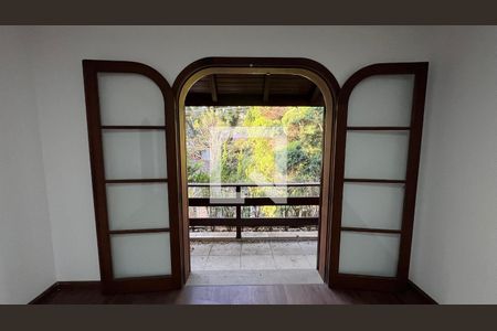 Casa para alugar com 929m², 4 quartos e 4 vagasSacada da suite 