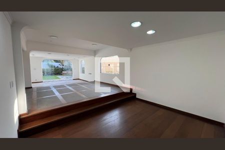 Casa para alugar com 929m², 4 quartos e 4 vagasSala 