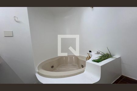 Casa para alugar com 929m², 4 quartos e 4 vagasBanheiro da Suíte 1