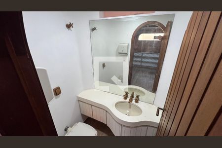 Casa para alugar com 929m², 4 quartos e 4 vagasLavabo do sótão 