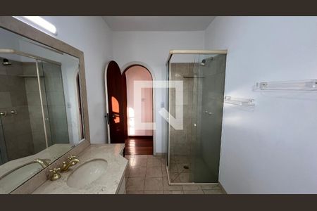 Casa para alugar com 929m², 4 quartos e 4 vagasBanheiro 1