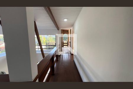 Casa para alugar com 929m², 4 quartos e 4 vagasCorredor superior 