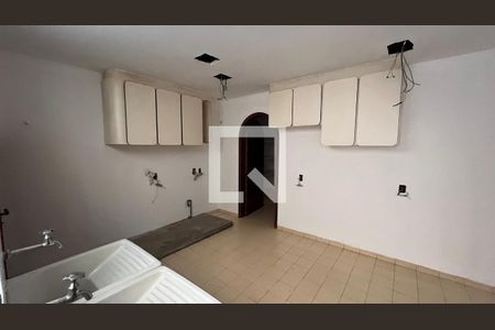 Casa para alugar com 929m², 4 quartos e 4 vagasLavanderia