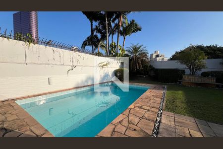 Casa para alugar com 929m², 4 quartos e 4 vagasPiscina