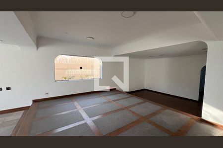 Casa para alugar com 929m², 4 quartos e 4 vagasSala 