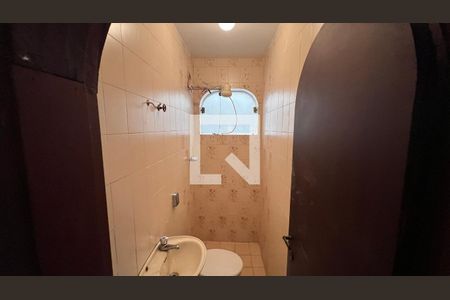 Casa para alugar com 929m², 4 quartos e 4 vagasBanheiro de serviço