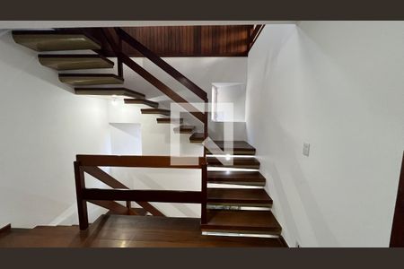 Casa para alugar com 929m², 4 quartos e 4 vagasescada 